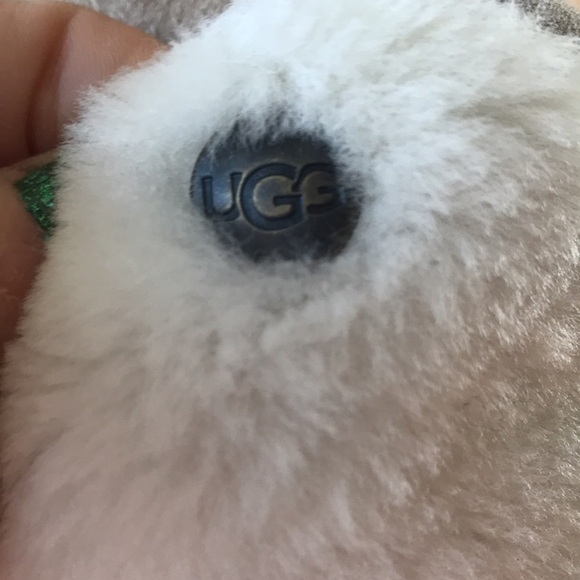 Brand New UGG Genuine Fur Shearling Sheepskin Trapper Cap Hat w/ Pom in Sand - Picture 6 of 16